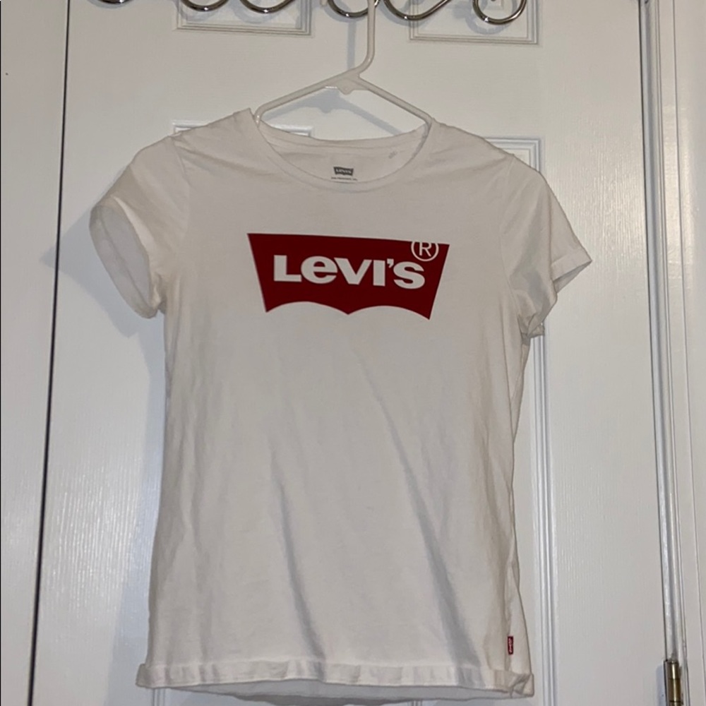Levi’s White Tee